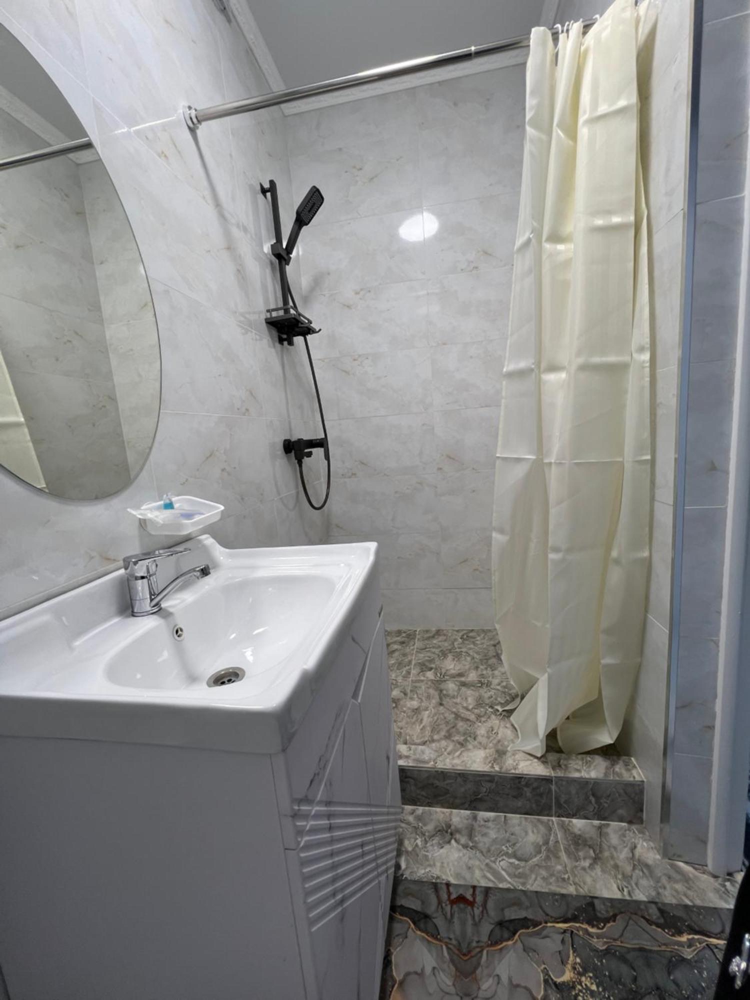 Maral Guesthouse Karakol Luaran gambar