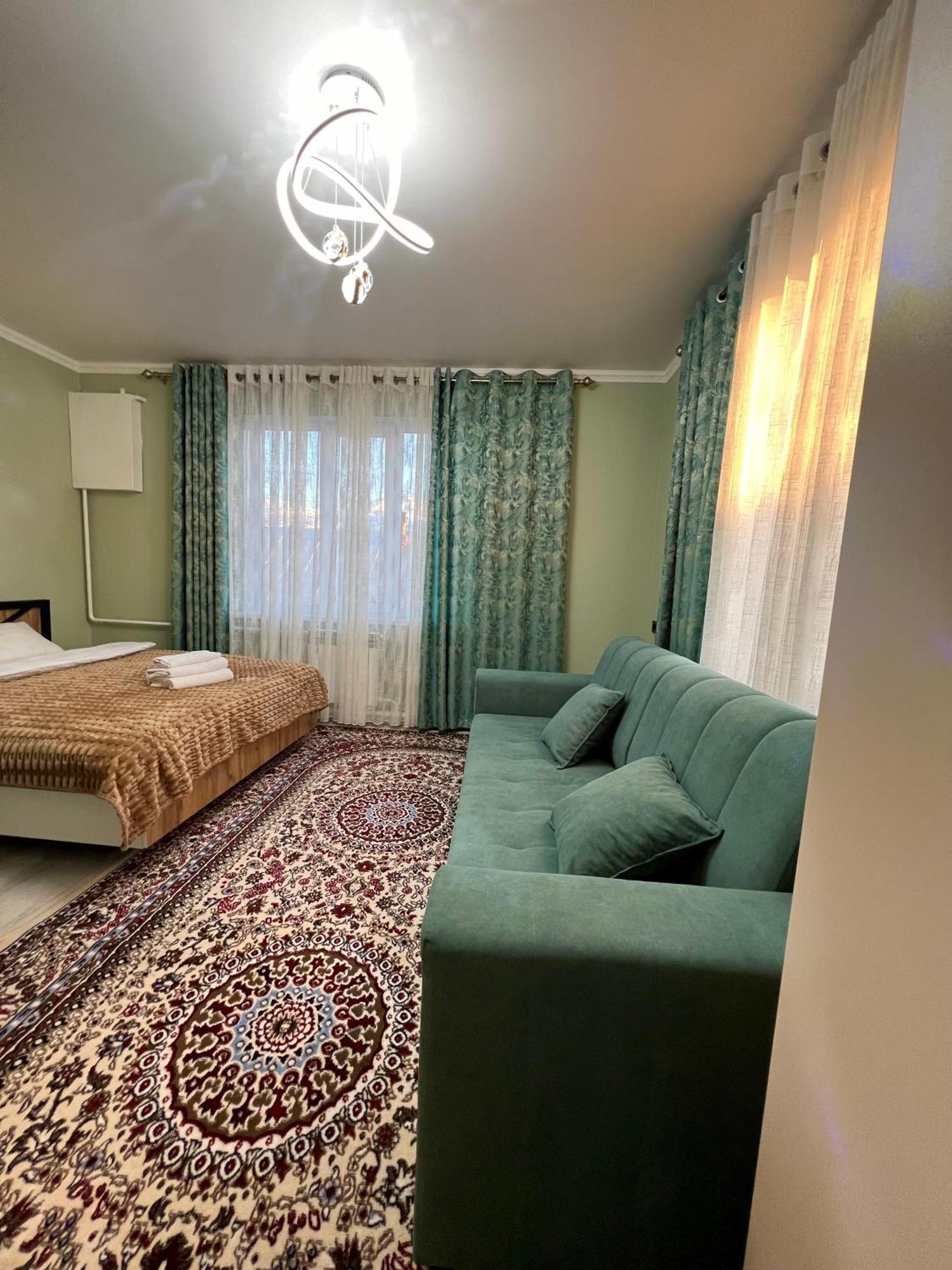 Maral Guesthouse Karakol Luaran gambar