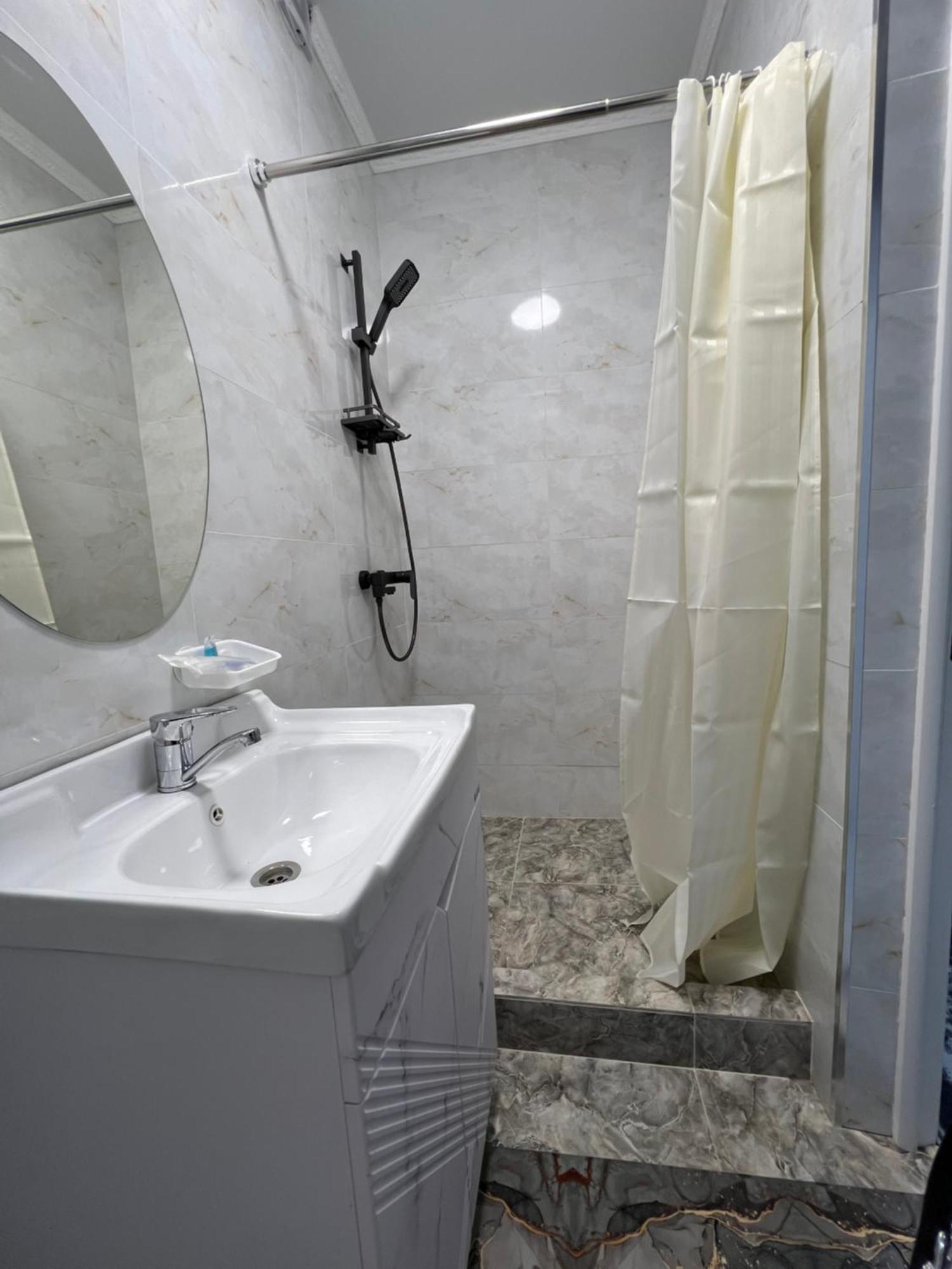 Maral Guesthouse Karakol Luaran gambar